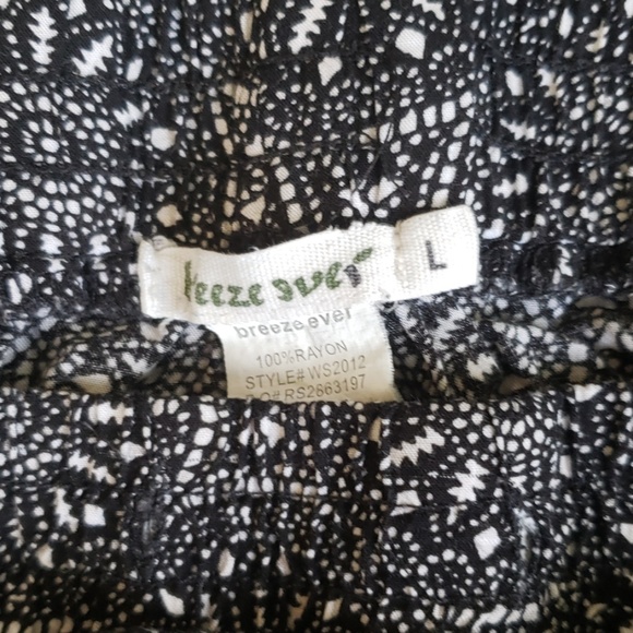 Shorts - Picture 2 of 3